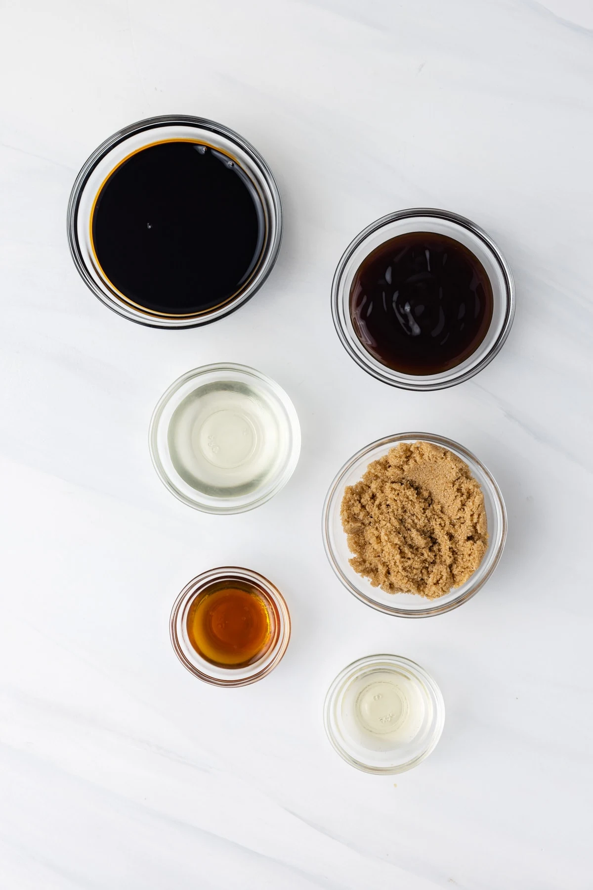 Ingredients for undon sauce in glass bowls.