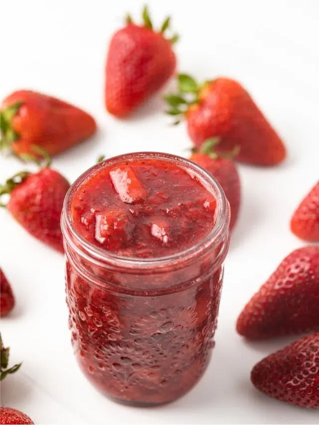 How to Make Strawberry Sauce