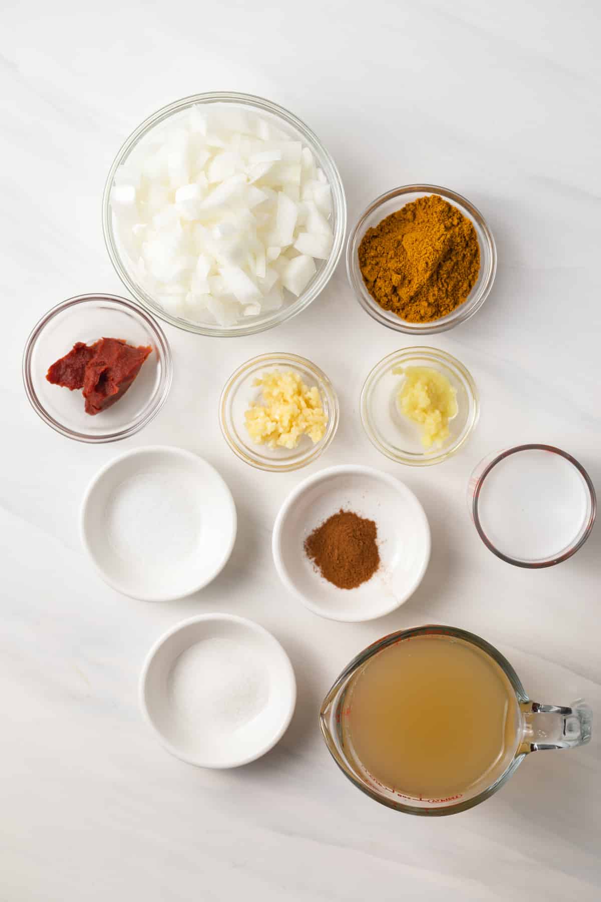 Ingredients for easy curry sauce.