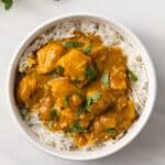 Easy curry sauce with chicken and rice.