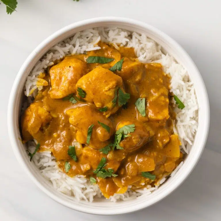 Easy curry sauce with chicken and rice.