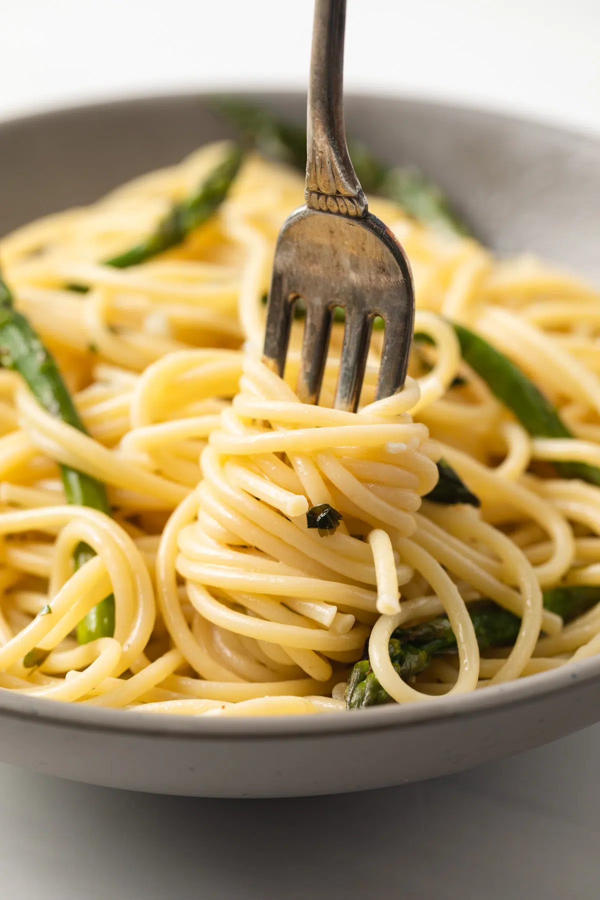 Spaghetti with lemon butter sauce swirled on a fork.