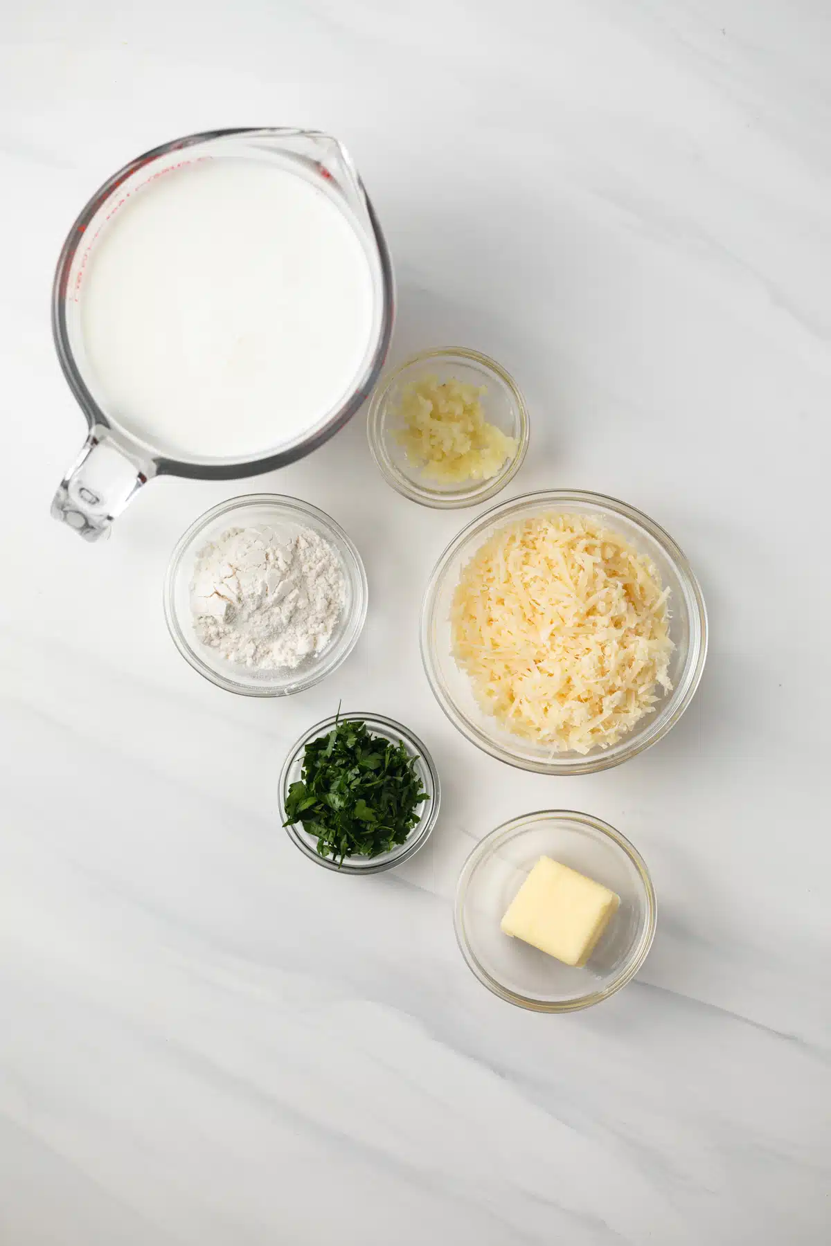 Ingredients for garlic cream sauce.