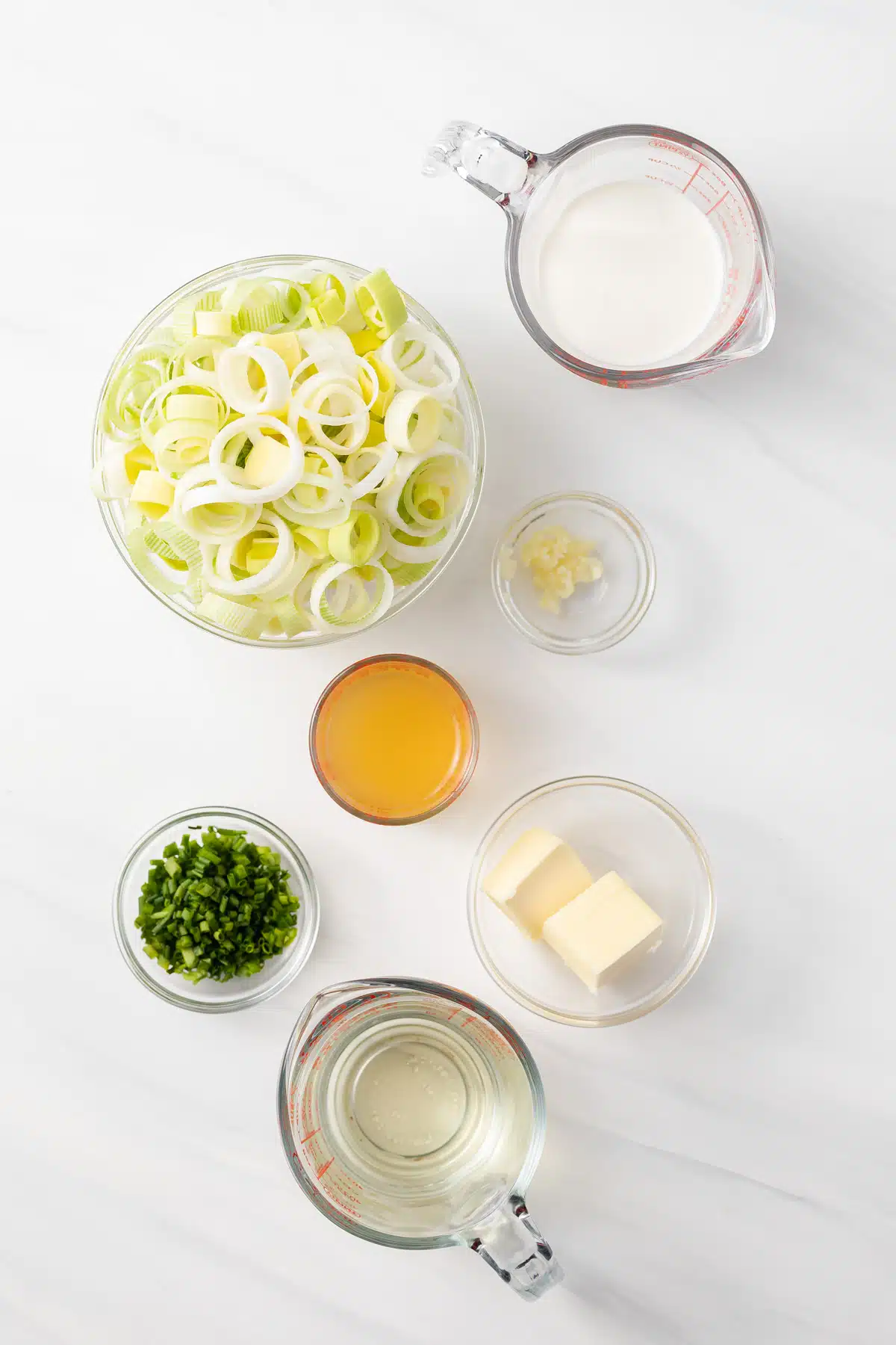 Ingredients for creamy leek sauce.