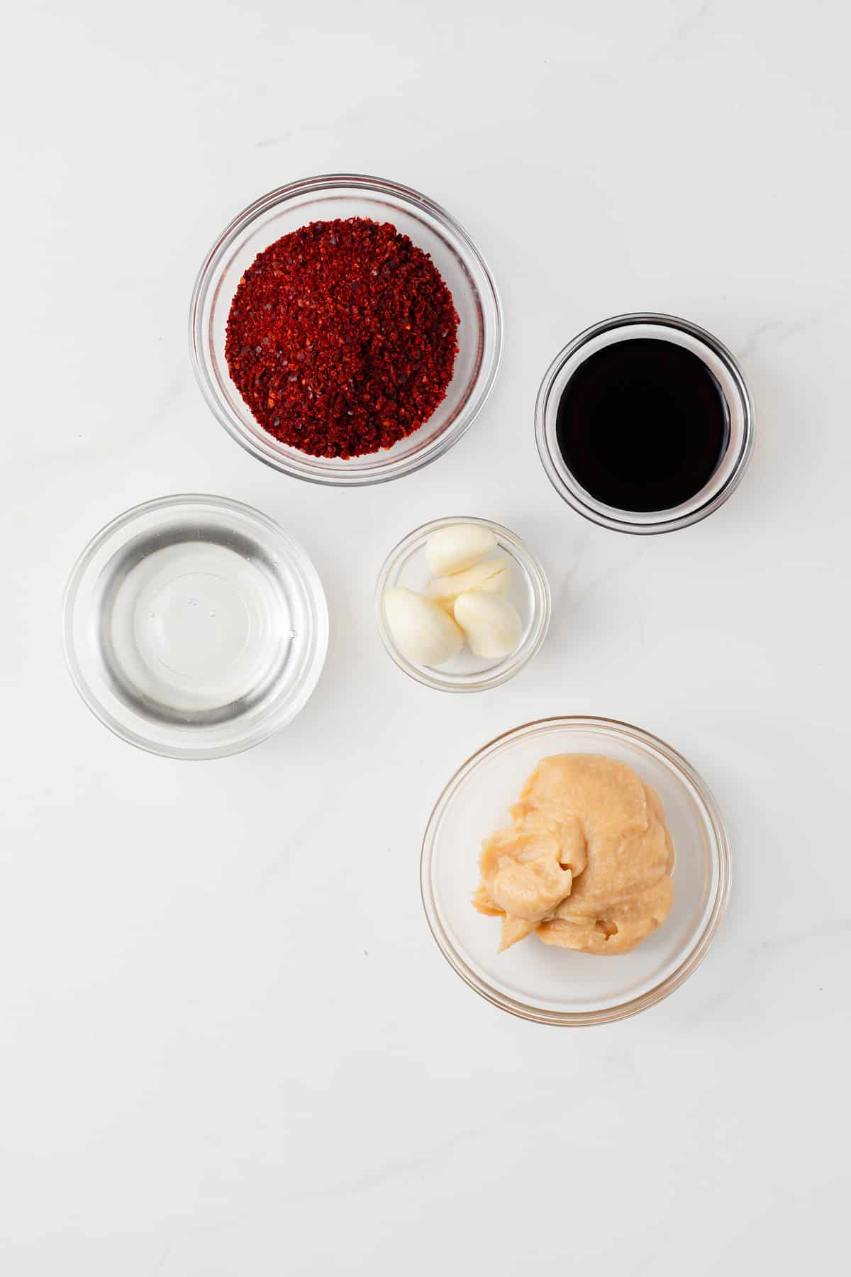 Ingredients for easy gochujang sauce.