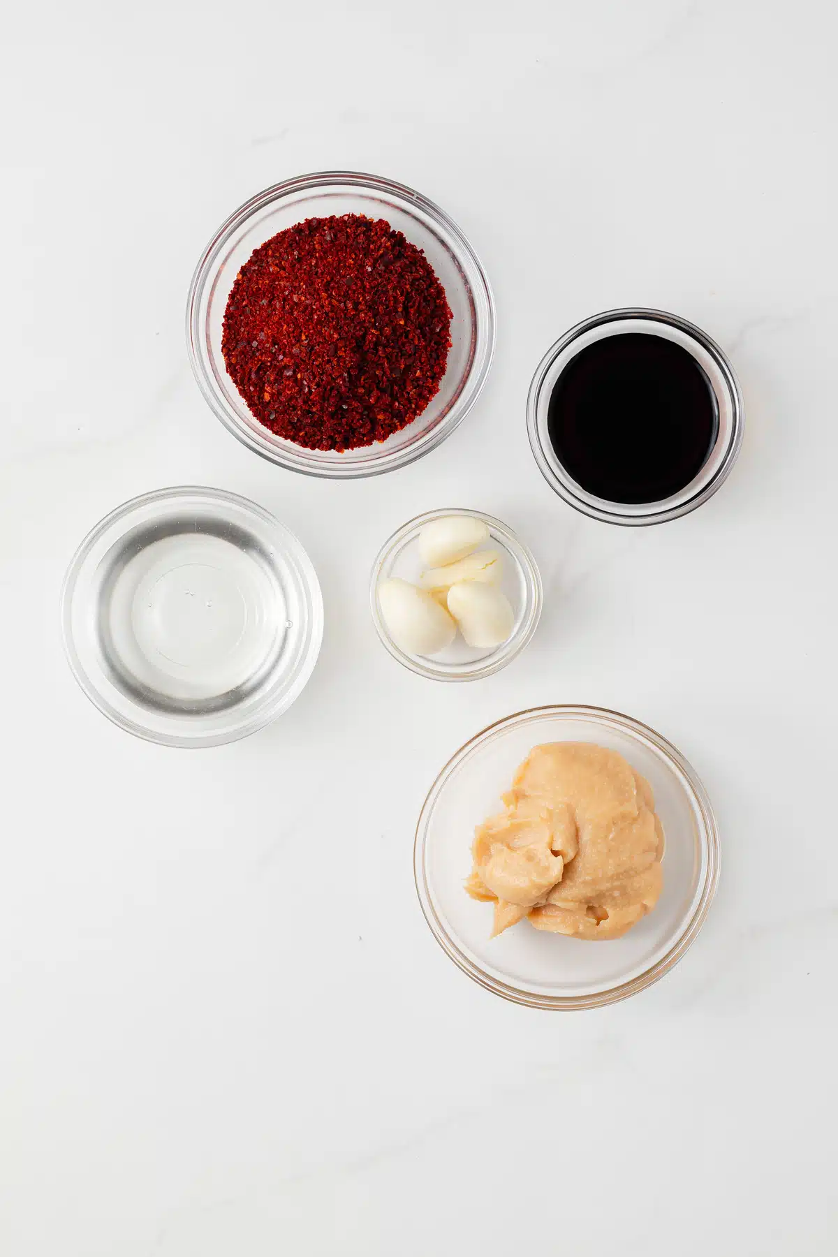 Ingredients for easy gochujang sauce.