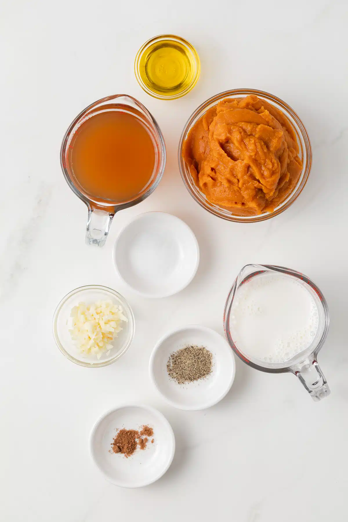 Ingredients for creamy pumpkin pasta sauce.