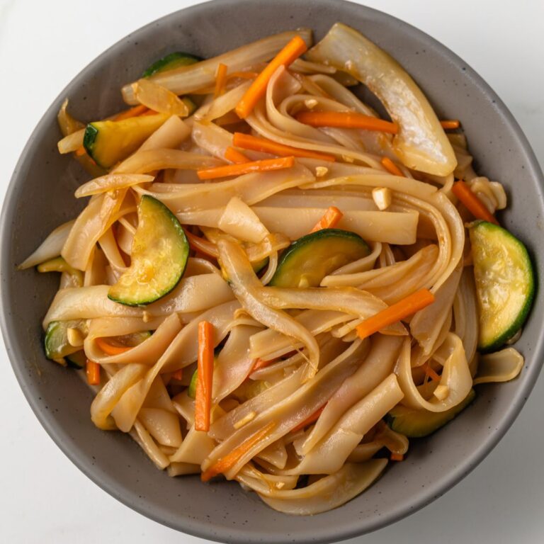 Overhead of bowl of drunken noodles.