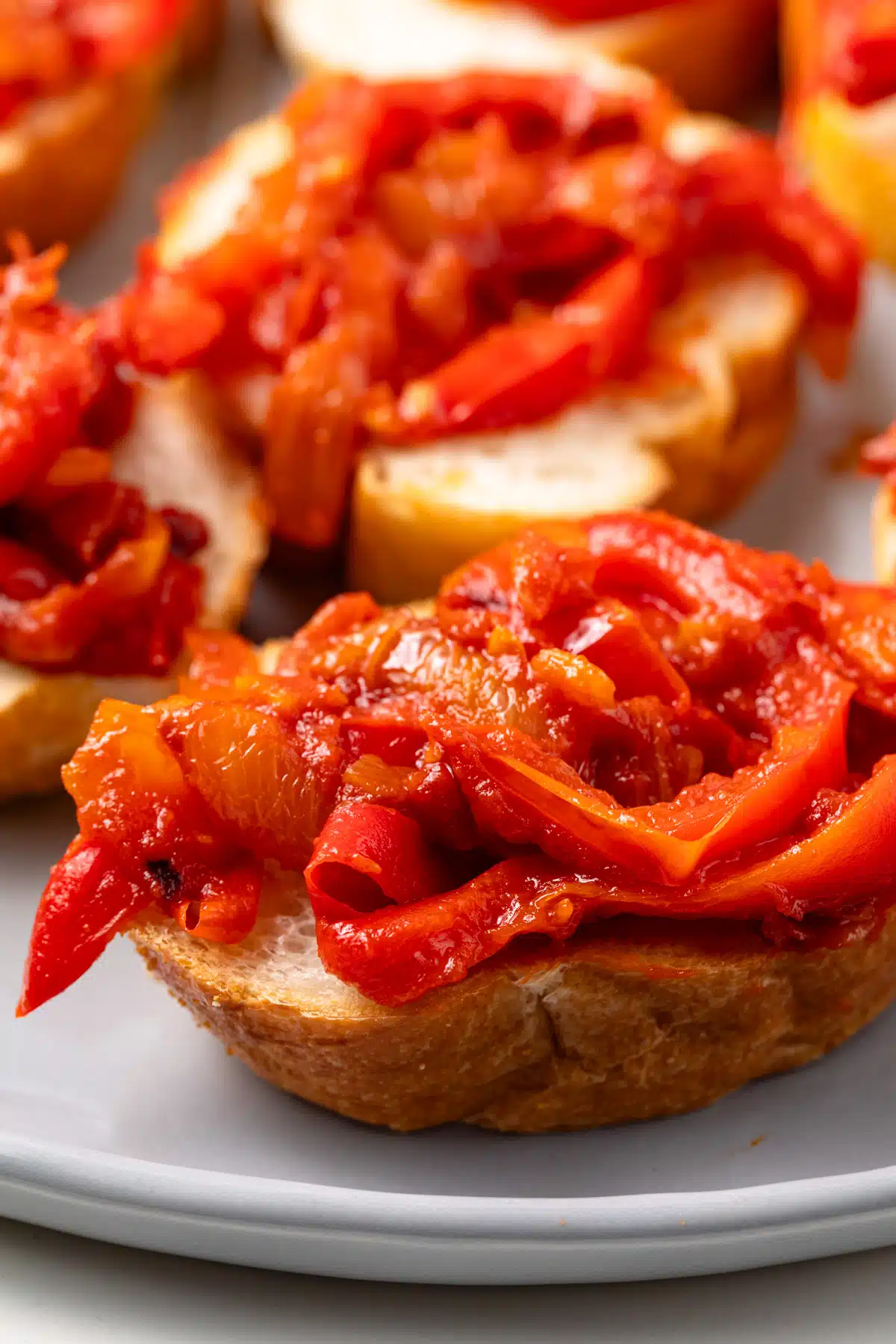 Side view of peperonata on slices of bread.